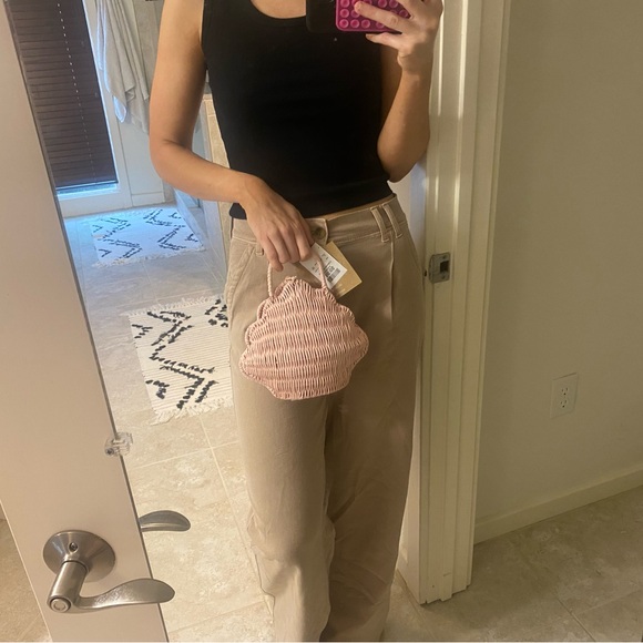 Pink clamshell wicker purse 🐚 - Picture 8 of 8